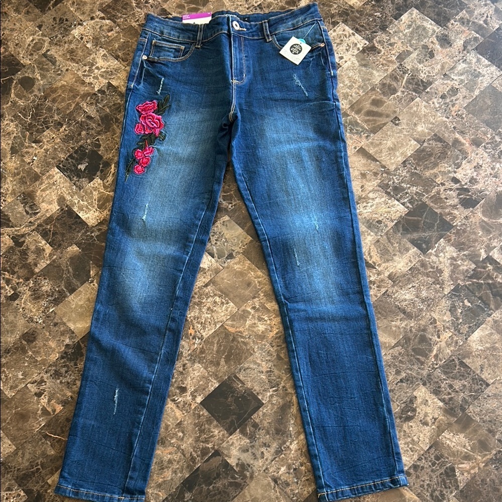🆕 NWT Blue Denim Jeans with Roses Embroidery size 16 years